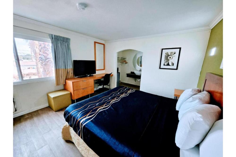 Superior King Room interior